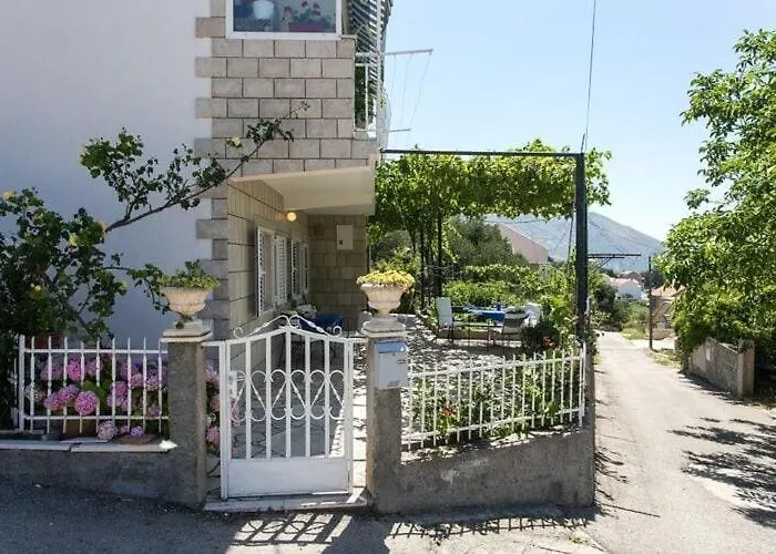 Olive - One Bedroom With Terrace And Partial Sea View - Popolica 50 דירה