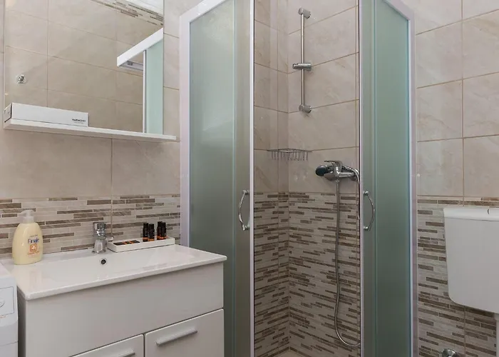 Olive - One Bedroom With Terrace And Partial Sea View - Popolica 50 מליני